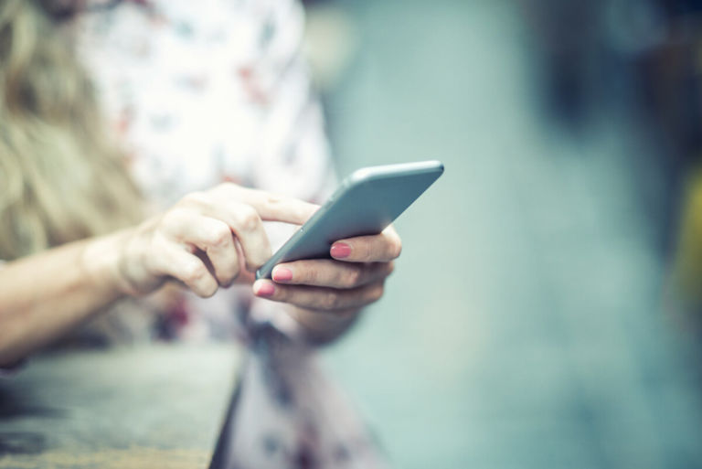 Come disinfettare il cellulare? Alcuni suggerimenti pratici