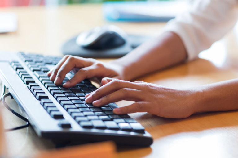 Come disinfettare la tastiera del pc, la stampante e altri dispositivi? Qualche dritta pratica