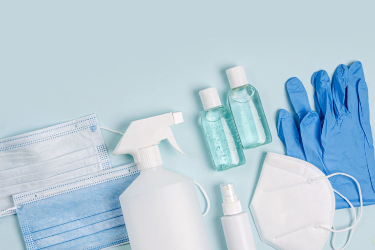 Prodotti disinfettanti: quali tipi trovare in vendita e cosa usare per disinfettare le superfici e gli oggetti
