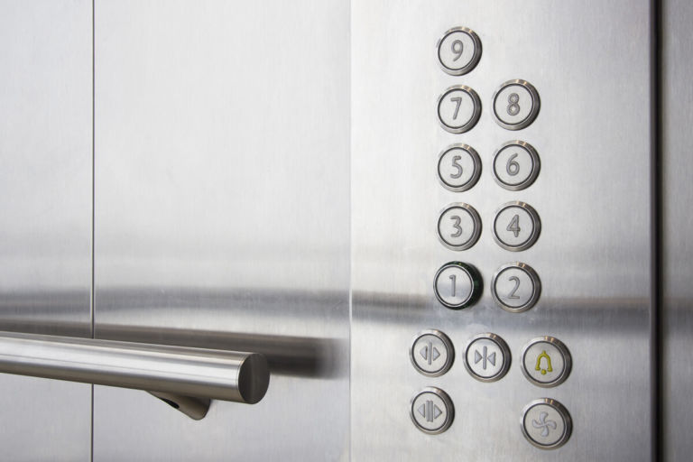 Sanificazione condominiale: come trattare piccole superfici comuni